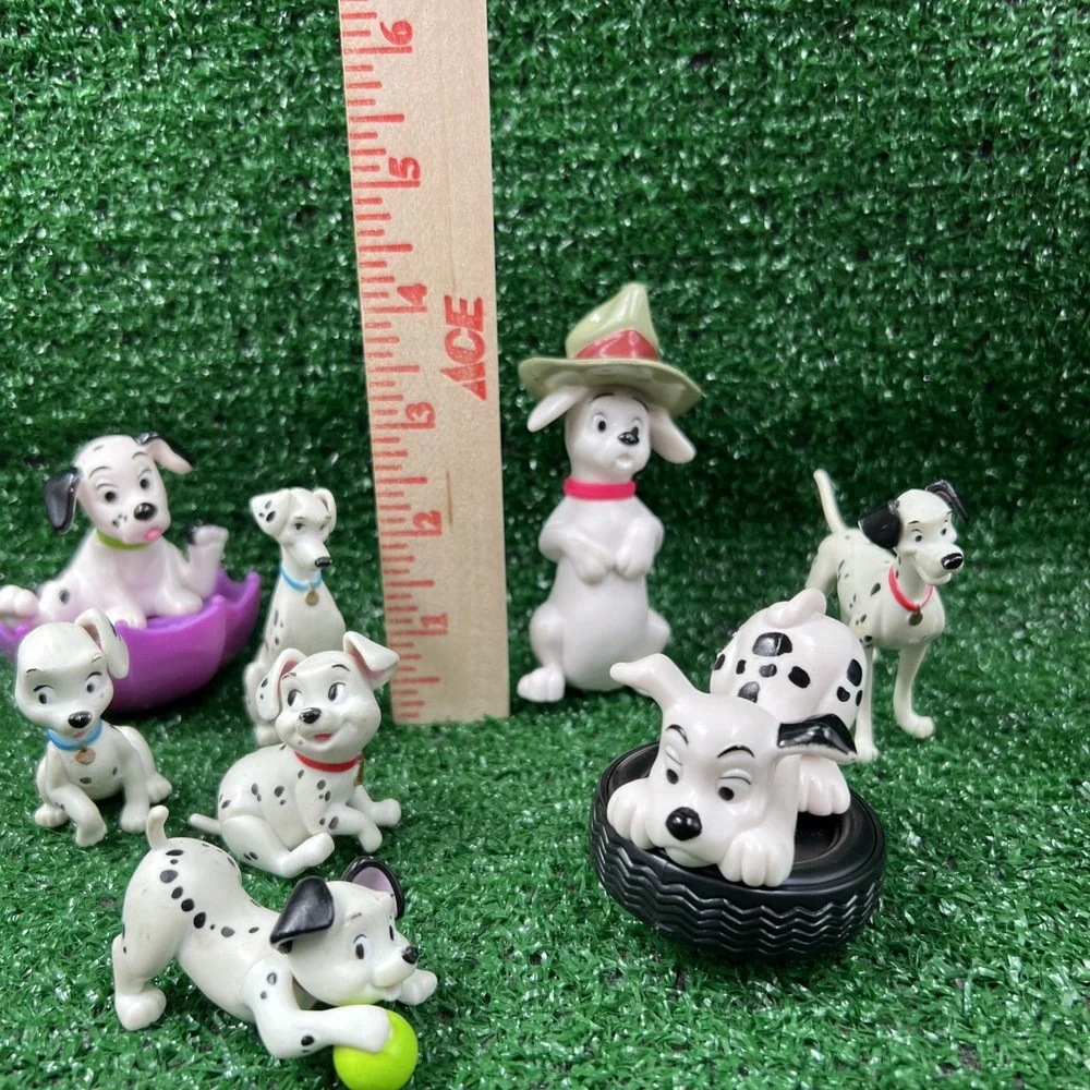 DISNEY 101 DALMATIANS Lot of 8 Plastic Puppy‎ Figures Toys